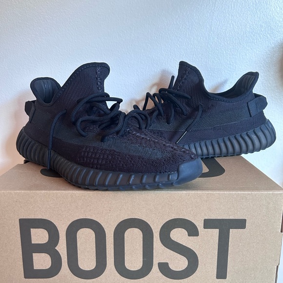 YEEZY 350 ONYX - Picture 1 of 7